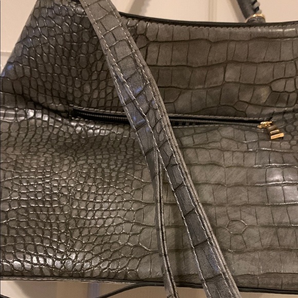 Elegant Faux Crocodile-Embossed Gray Handbag - Picture 3 of 4